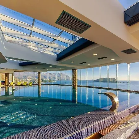 Luxury One Bedroom In Beachfront Appartement Budva